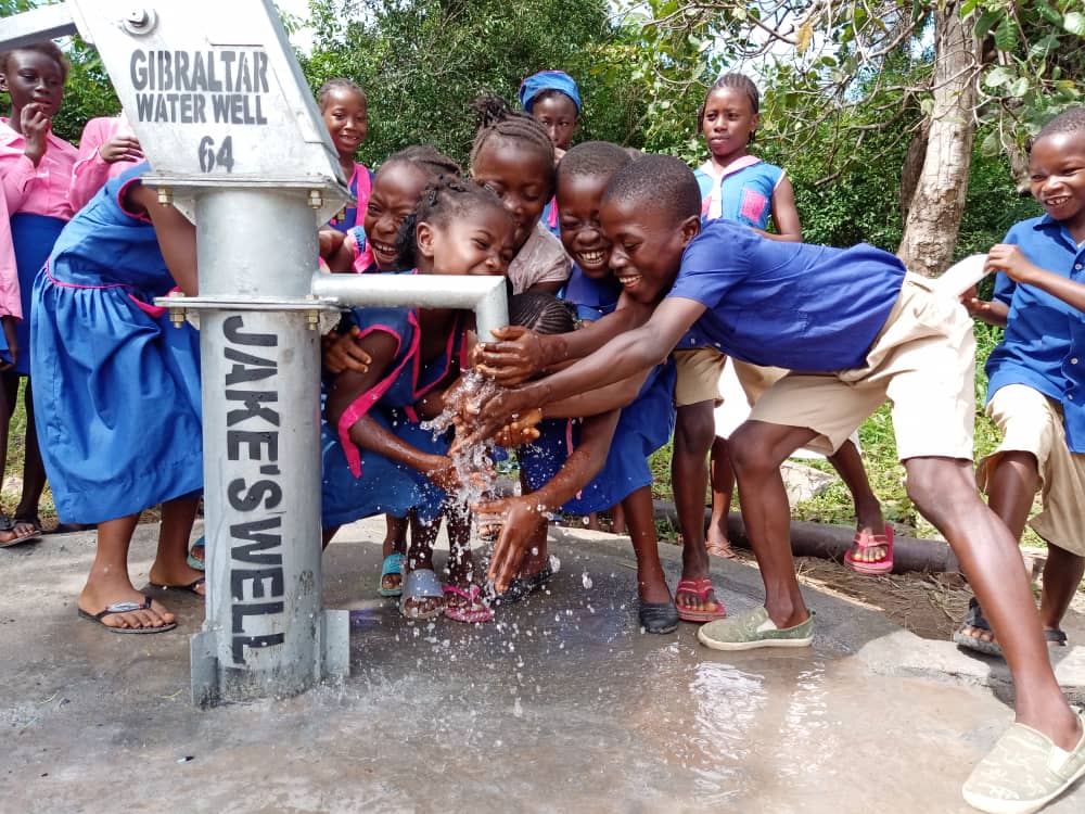school in Songo - a new water well !